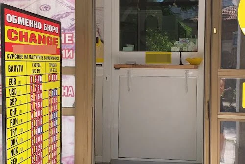 Кражбата на годината! Румънка "скри шапката" на роден бизнесмен и му отмъкна 800 бона