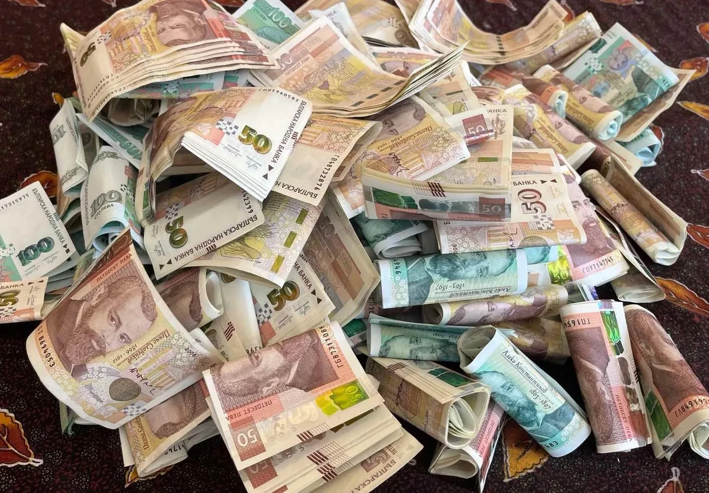 БНБ с важна информация за парите на хората: Българите стават все по-богати, обаче... 