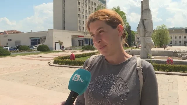 Майка на две деца с 800 лева заплата проплака: Не сме ходили на почивка от 15 години