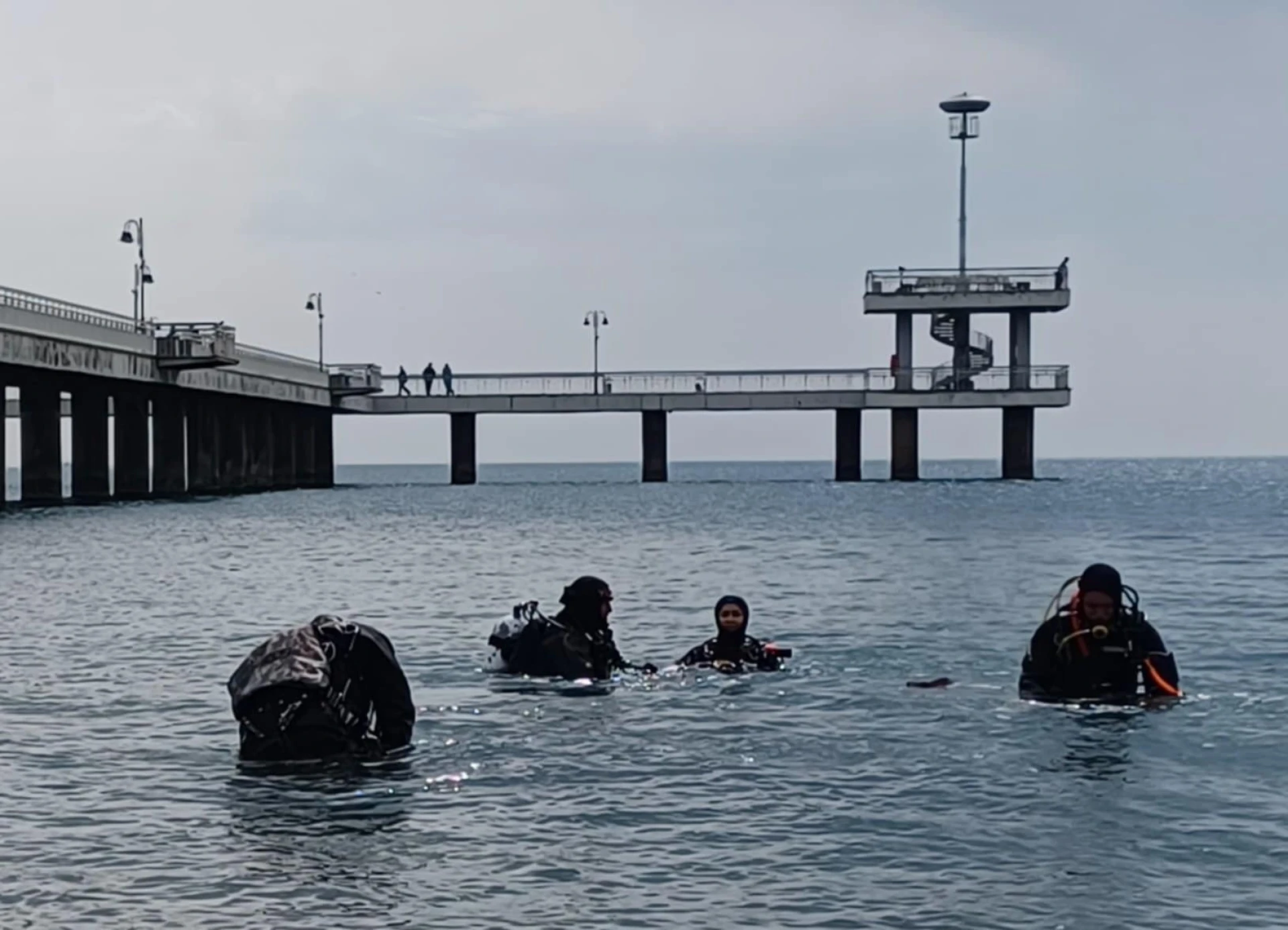 Водолази се гмурнаха в морето край Бургас и ето какво намериха СНИМКИ