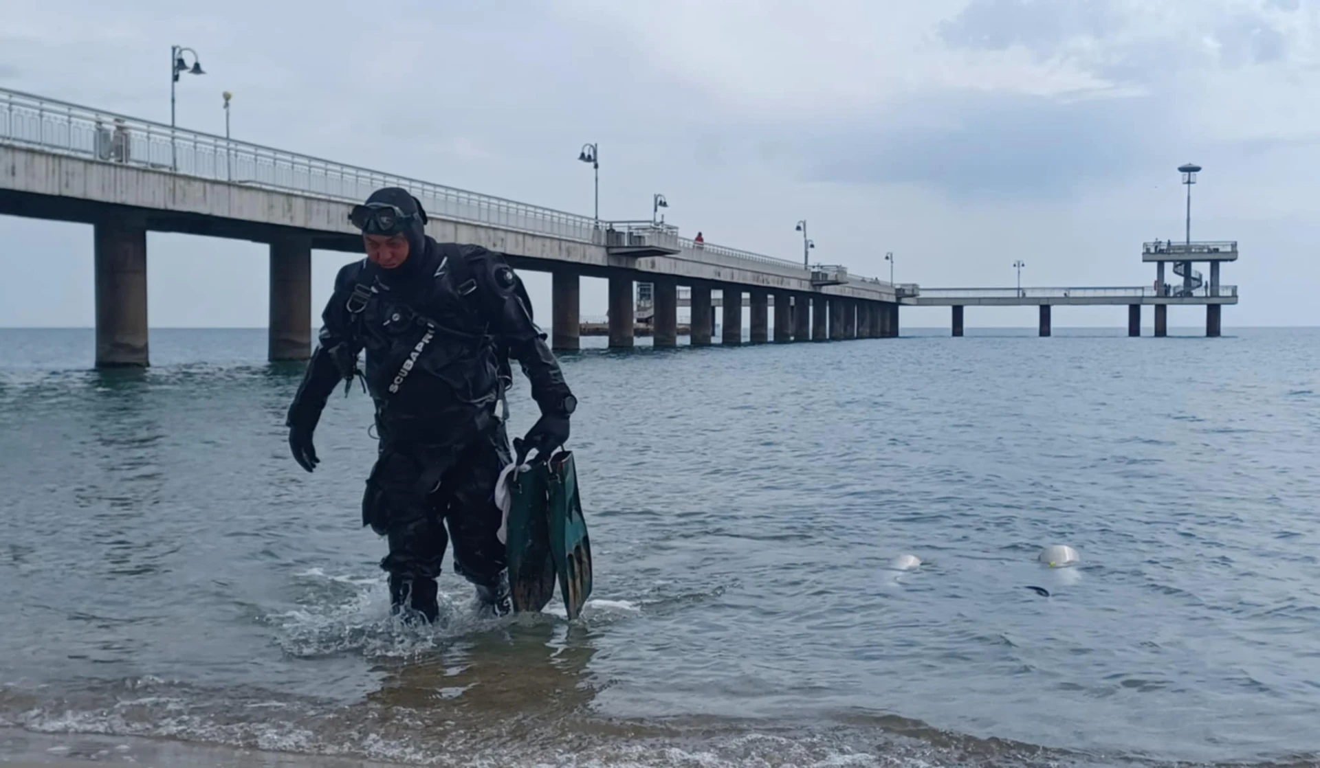 Водолази се гмурнаха в морето край Бургас и ето какво намериха СНИМКИ