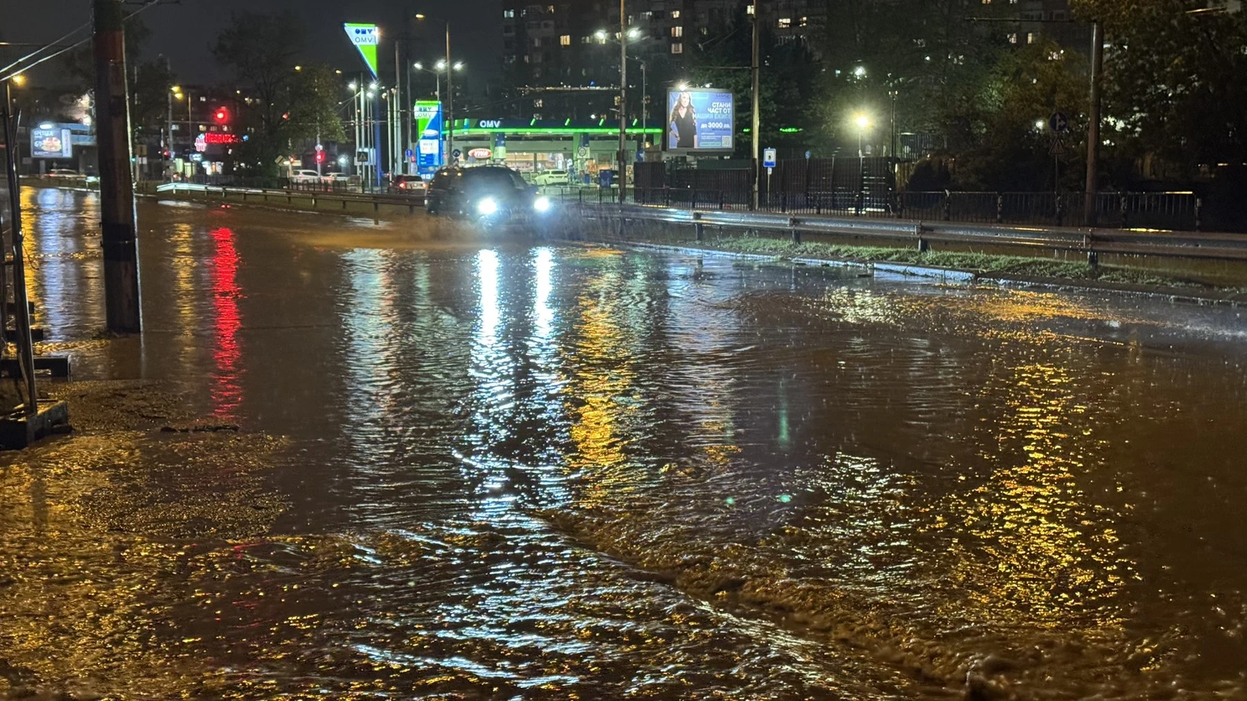 Стихия връхлетя България: Тежки градушки и наводнения на тези места, предстои евакуация във... ВИДЕО