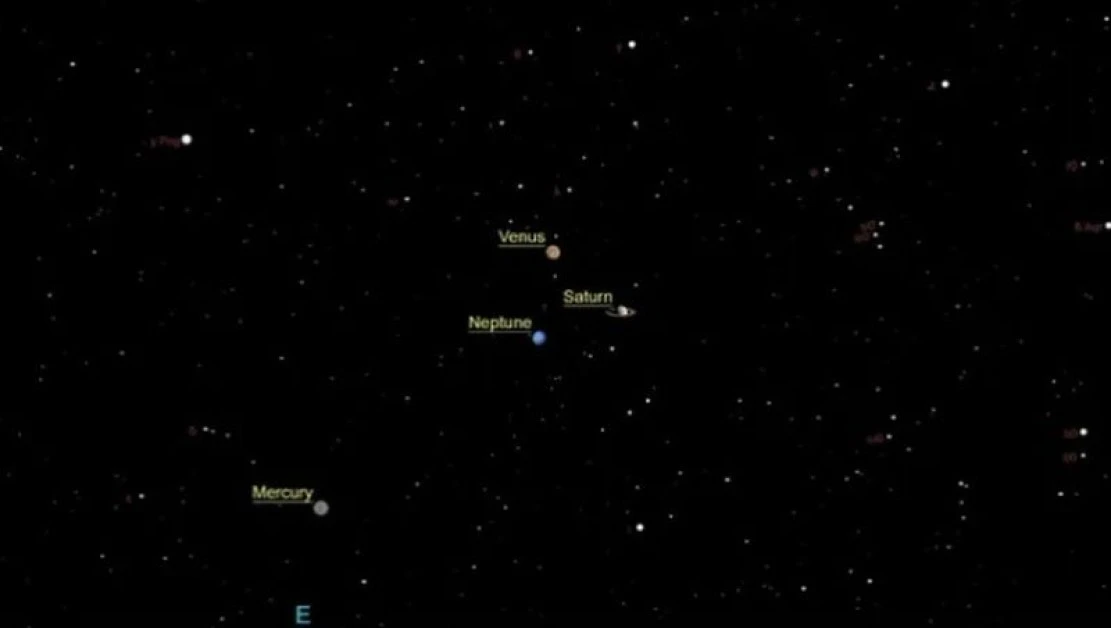 Уникален космически феномен в небето преди зазоряване