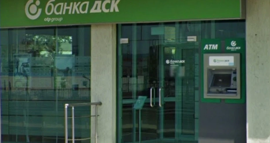 Всички със сметки в тези 2 големи БГ банки да четат: Чакат ги важни промени на тарифи и лихви