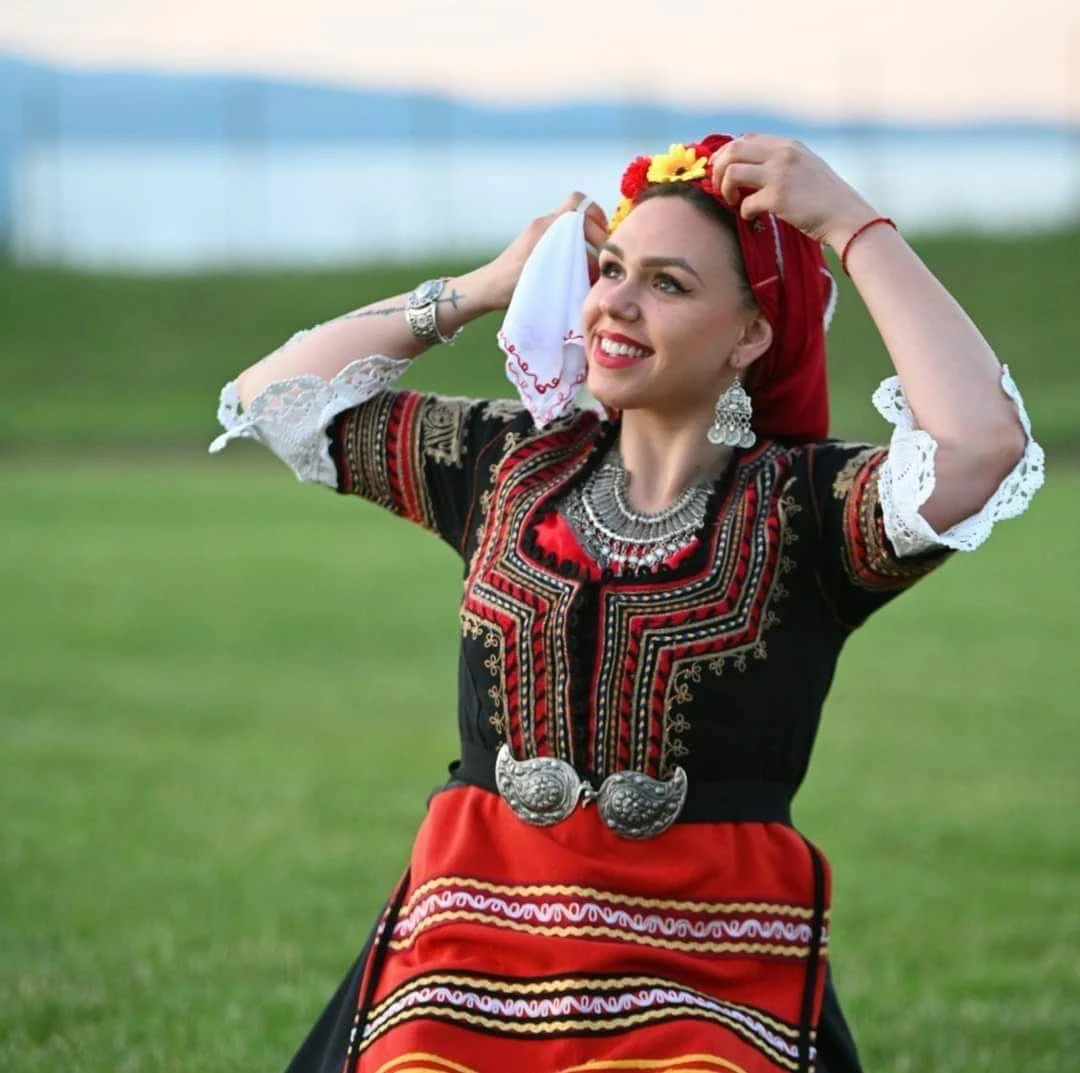 „Моме, лично моме“: Полина Димитрова за фолклора като вечна мода