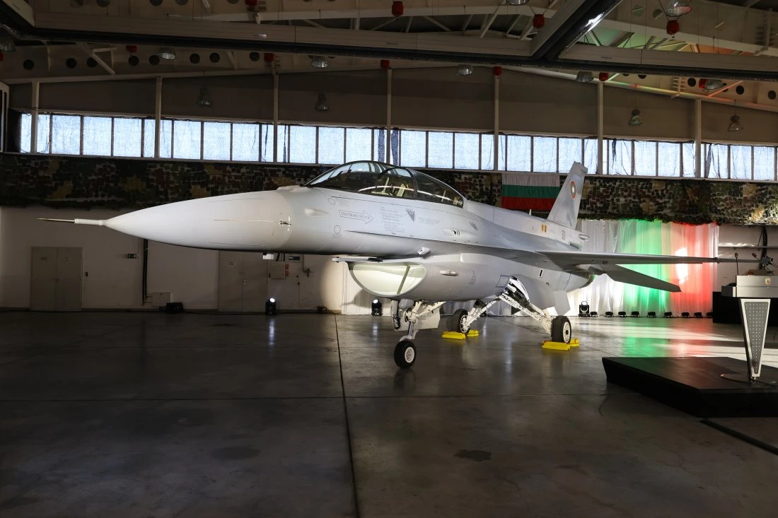 Военният парад за 6 май ще мине без новия изтребител F-16, причината