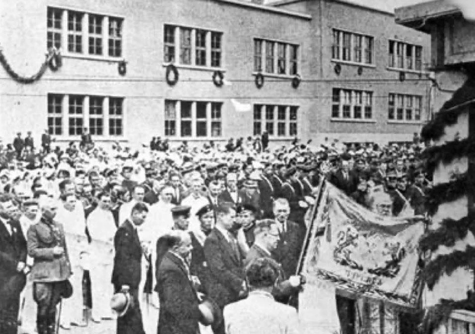 Едва ли синът на Райна Княгиня е предполагал, че в Бургас ще учат за техници на самолети СНИМКИ