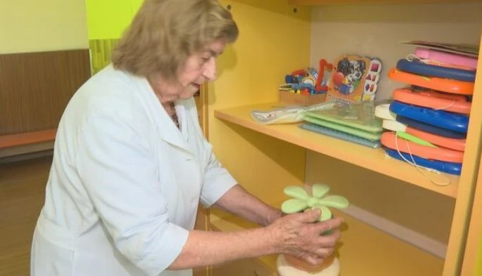 Под дъното: 89-г. медсестра крепи цяла ясла 