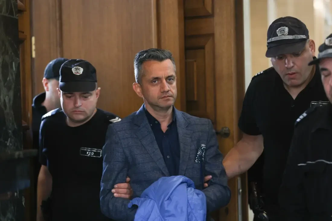 Ето го окован в белезници корумпирания Мирослав Беляшки СНИМКИ
