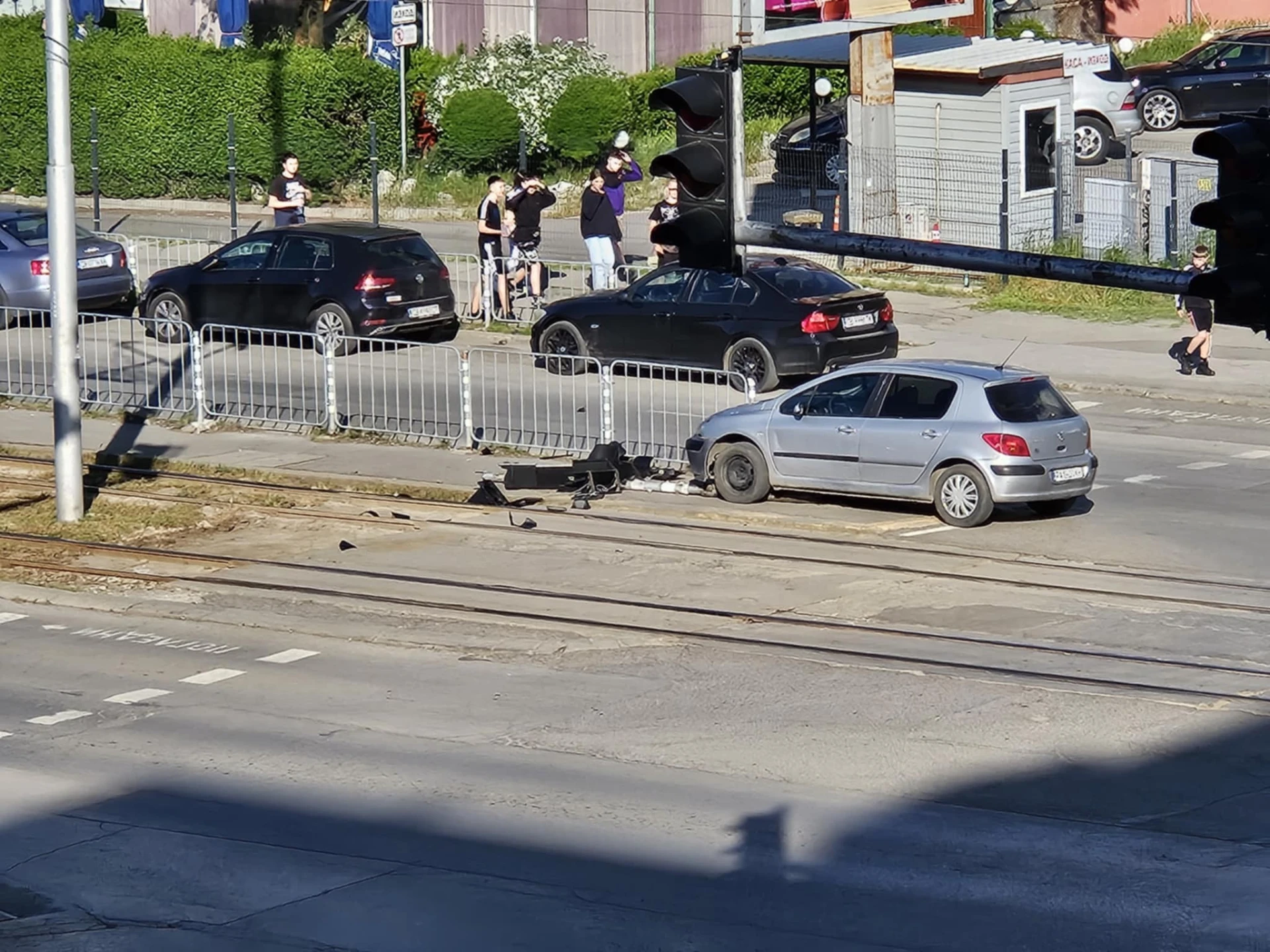 Странно и загадъчно меле в София, полицаи и минувачи в шок СНИМКИ