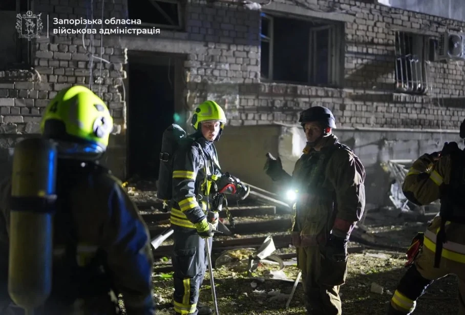 Пожари и хора под развалините след масирана атака с дронове по Запорожие ВИДЕО