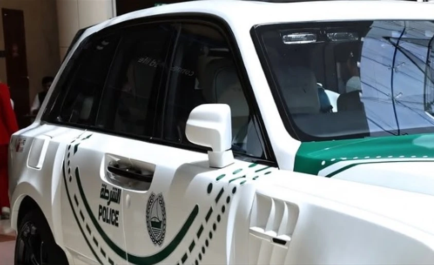 Удивително: Полицията в този град вече ще кара Rolls-Royce Cullinan СНИМКИ
