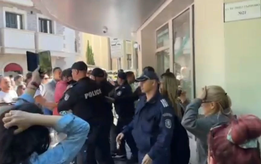 Напрежението след смъртта на малкия Ангел ескалира, ченгета се намесиха светкавично ВИДЕО