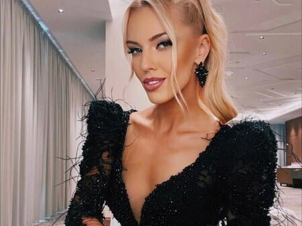 Натали Трифонова пъчи сочни гърди в Гърция СНИМКИ 18+