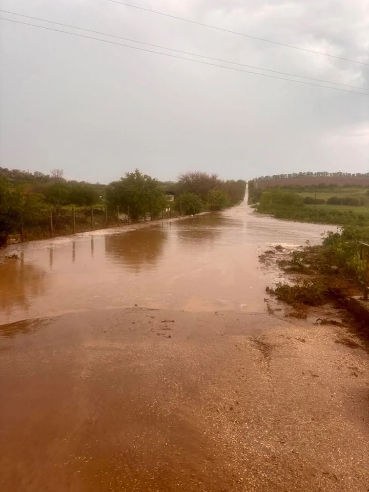 Апокалипсис на това място в България, всичко бе под вода, кметът обяви бедствено положение