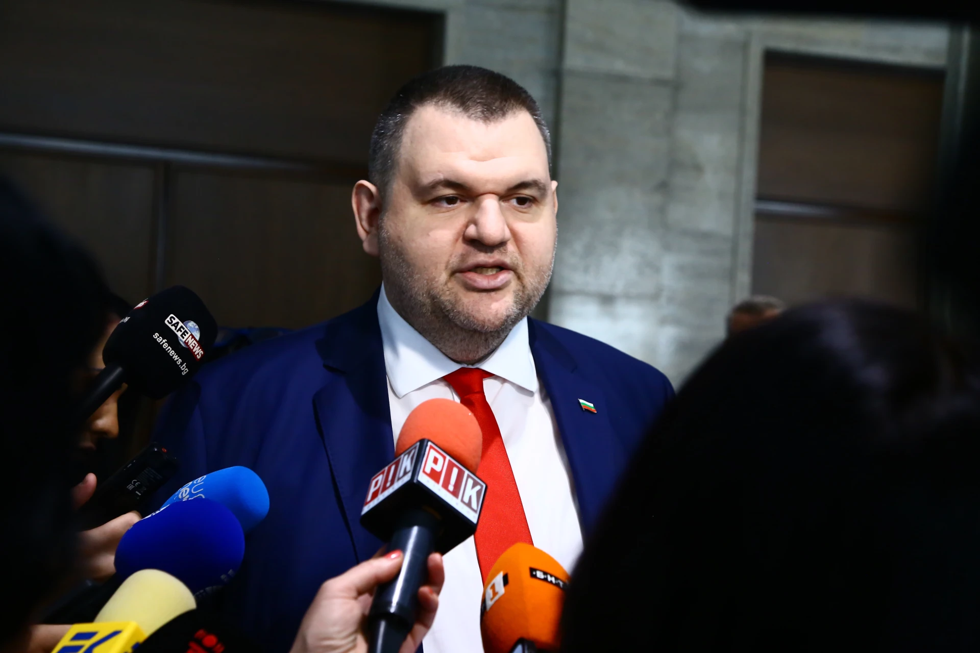 Пеевски хвърли ръкавицата към властта и разби Радев: Несъстоятелен човек! БЛИЦ Live
