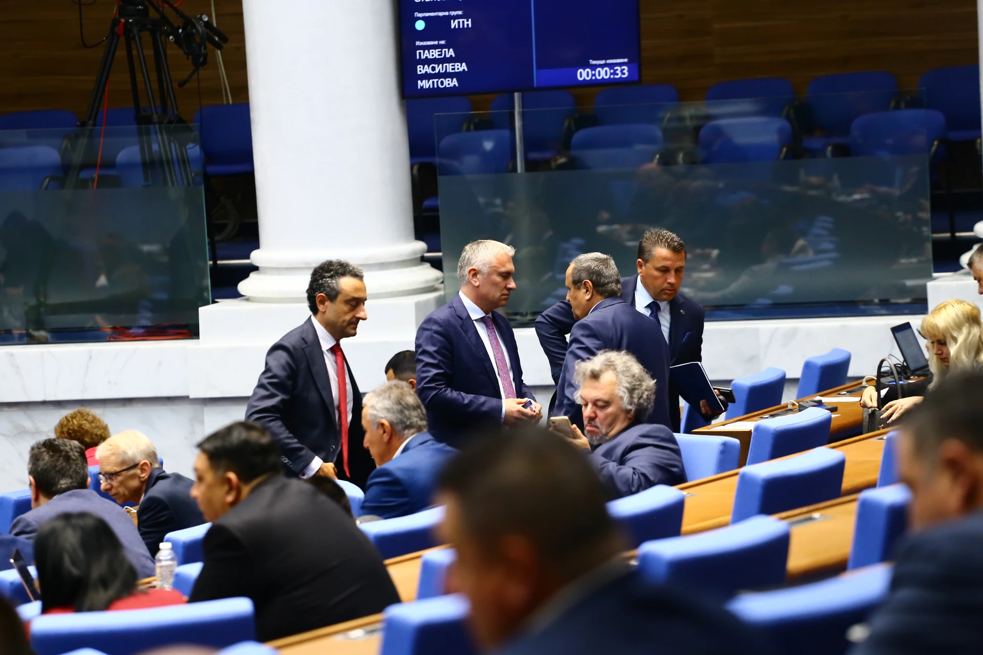 Днес в парламента ще гласуват...  БЛИЦ Live