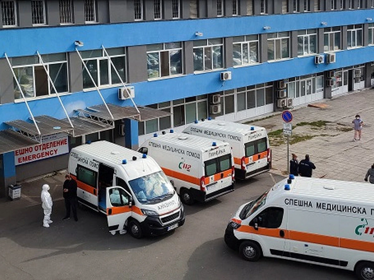 Дете е убито в Бургас, пред болницата е страшно СНИМКИ