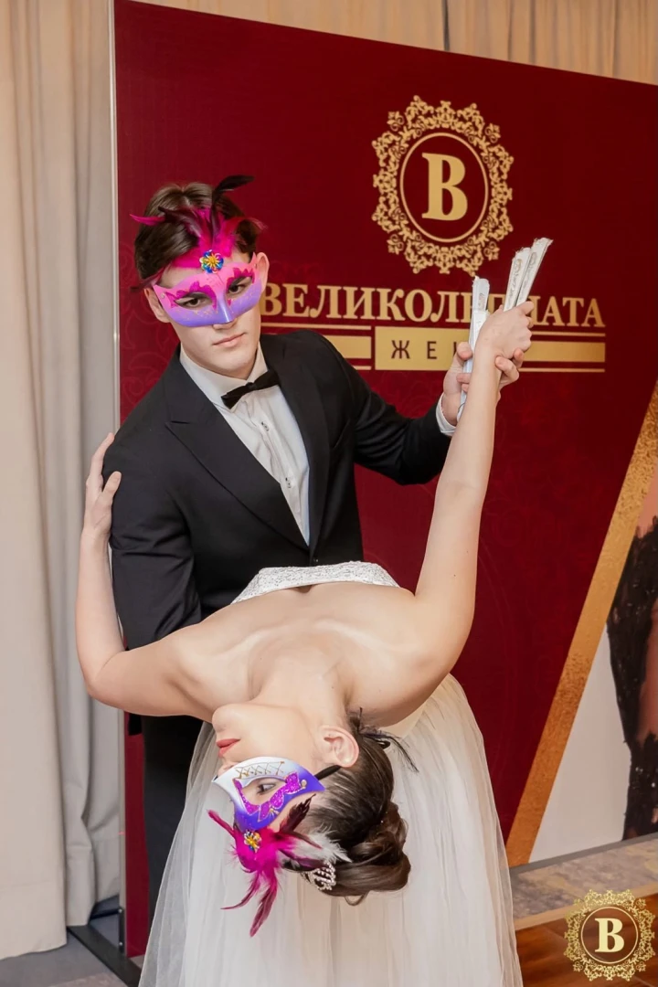 Цветът на българската нация танцува СНИМКИ