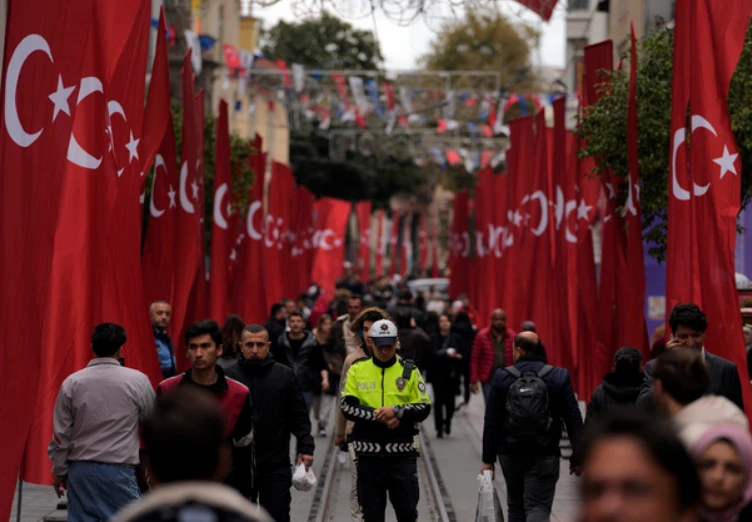 В Истанбул е страшно: Полицията закопча 1000, стотици хиляди разпитани
