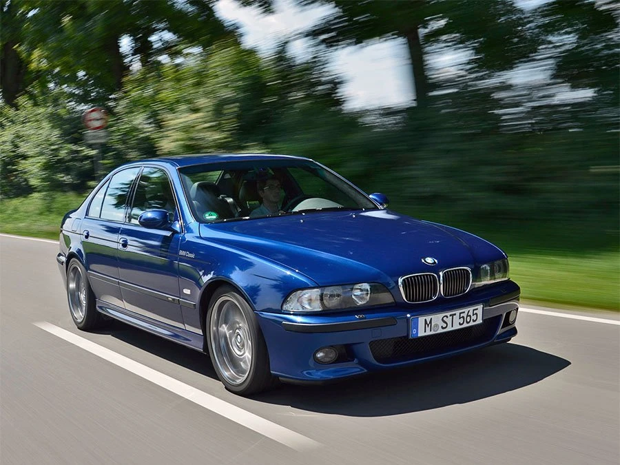 BMW показва ранни СКИЦИ на 5-Series E39: Дизайнът е изцяло различен