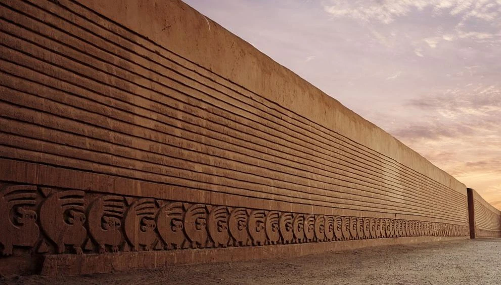 Вандал оскверни с неприлични графити популярен обект на ЮНЕСКО в Перу