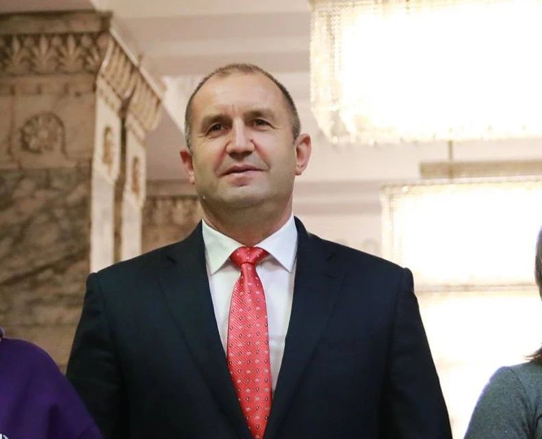 КС образува дело по искането на президента