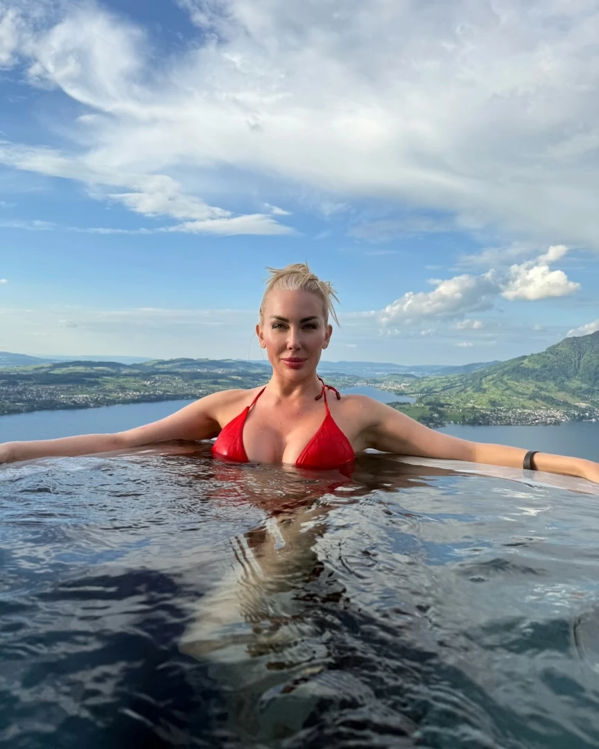 Антония Петрова-Батинкова с РД със спиращи дъха СНИМКИ 18+