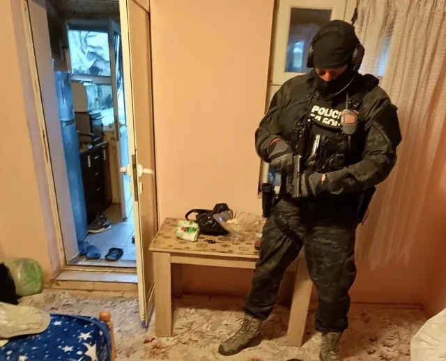 ГДБОП разби адска група в Хасковско: Похитители измъчвали жертвите си за откуп, държали ги в плен СНИМКИ