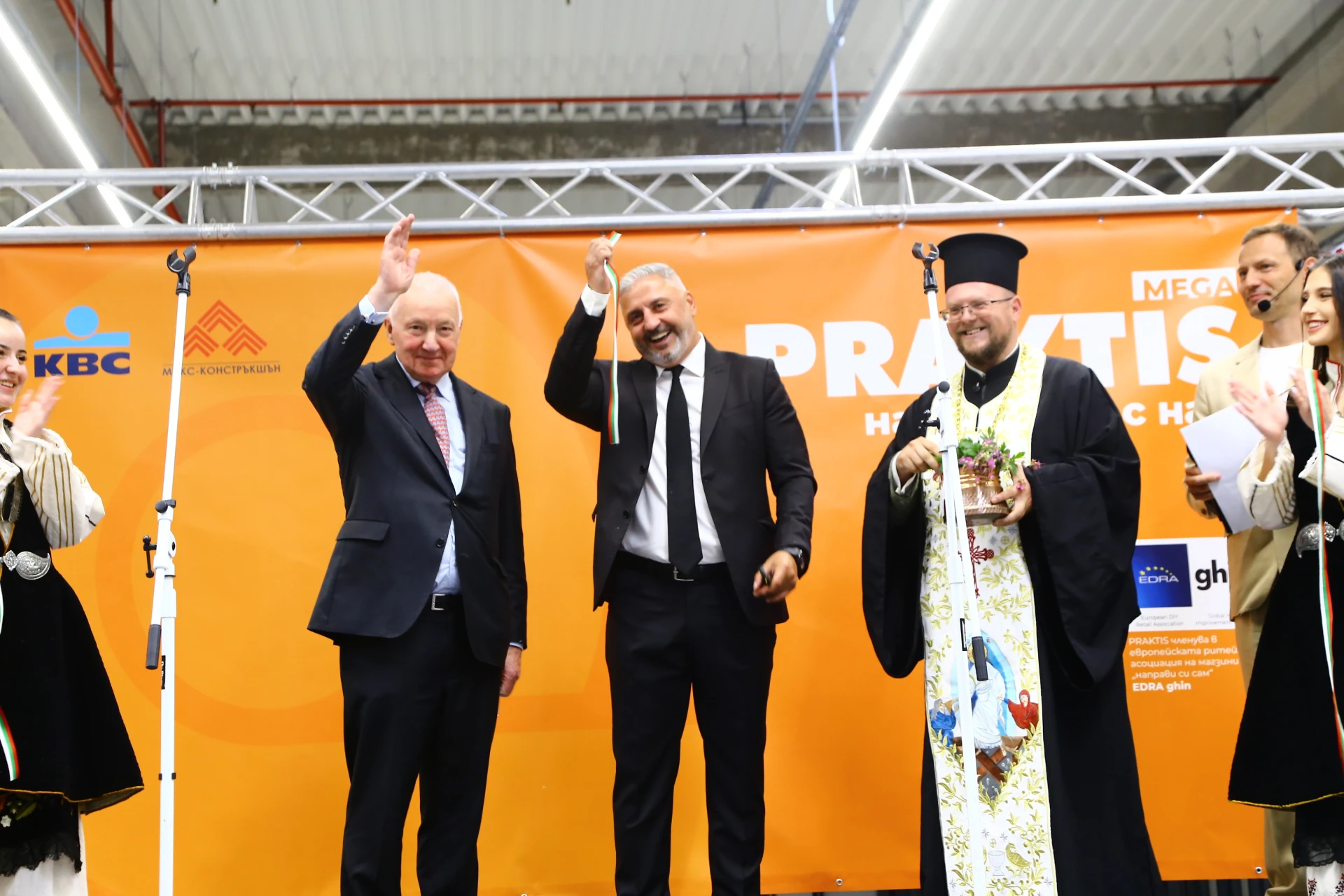 Практис откри най-големия си и иновативен „направи си сам“ хипермаркет в България СНИМКИ