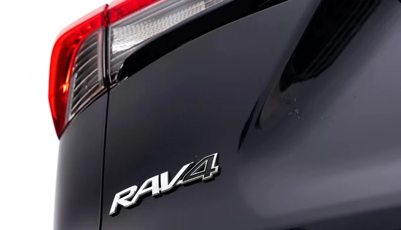 Показаха новия кросоувър Toyota RAV4 на първите официални СНИМКИ