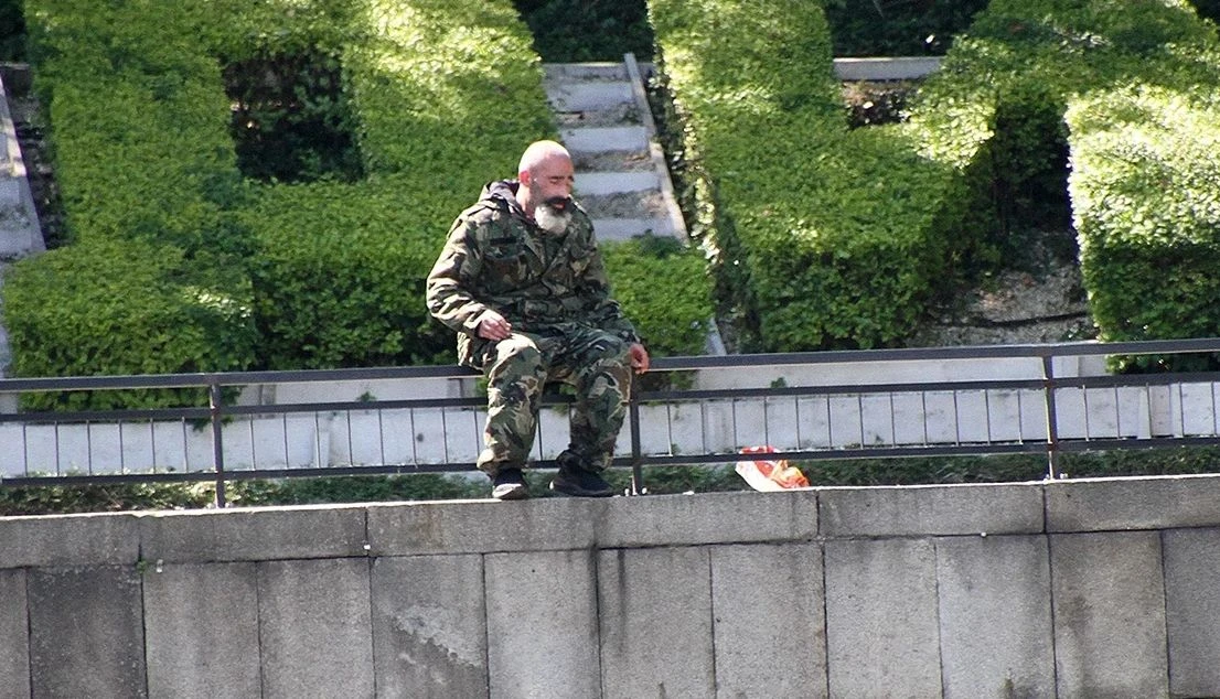 Гняв и паника в Пловдив заради самоубиеца! Драмата продължава с часове СНИМКИ