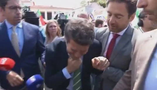 Партиен лидер припадна насред предизборен митинг ВИДЕО 