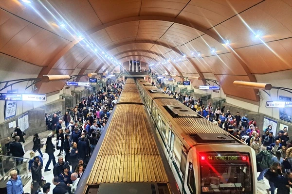 Чудо в столичното метро. Без дъжд се появи....