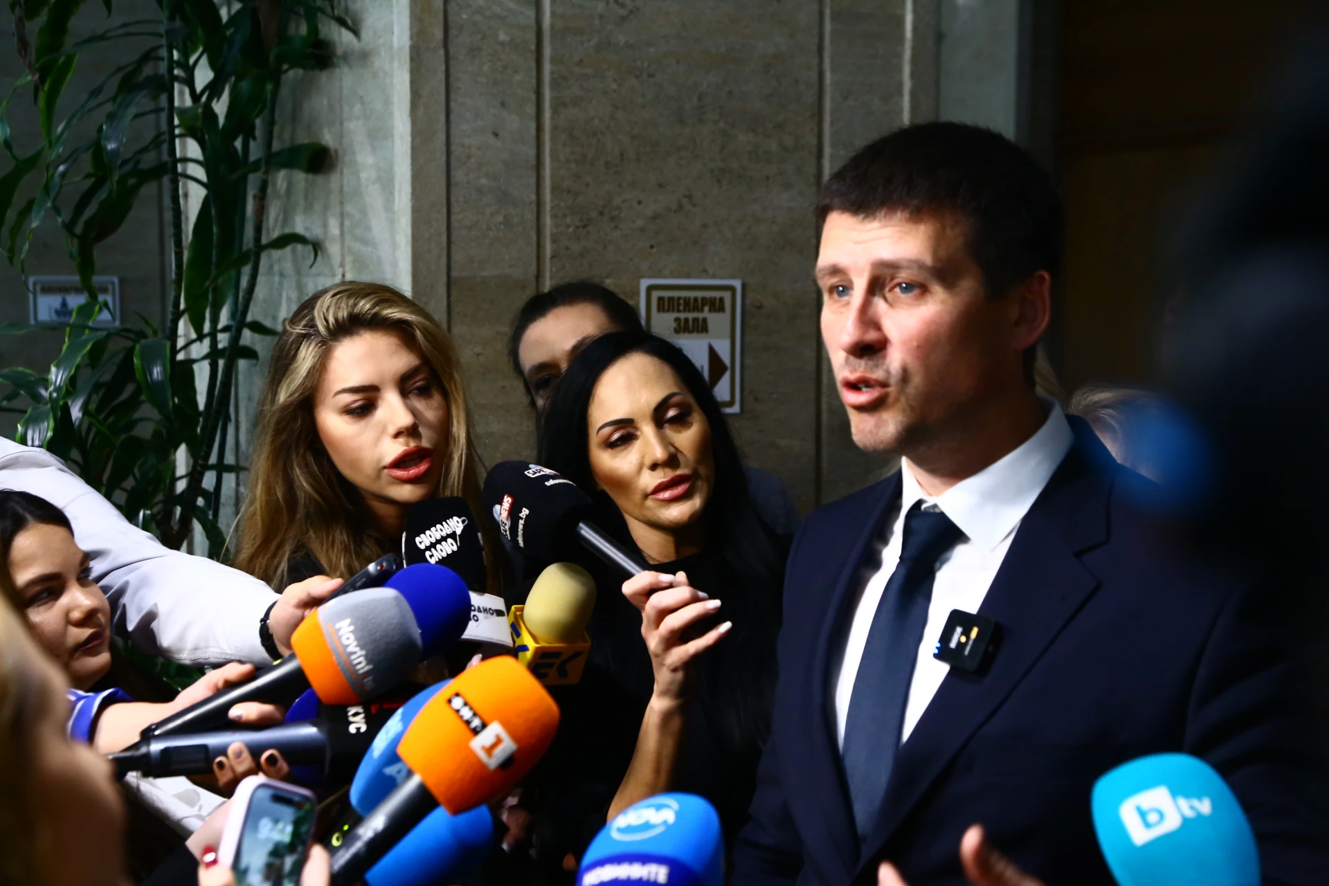 Ивелин Михайлов: Получаваме заплахи за побой - Костадинов каза, че иска да ме ошамари СНИМКИ