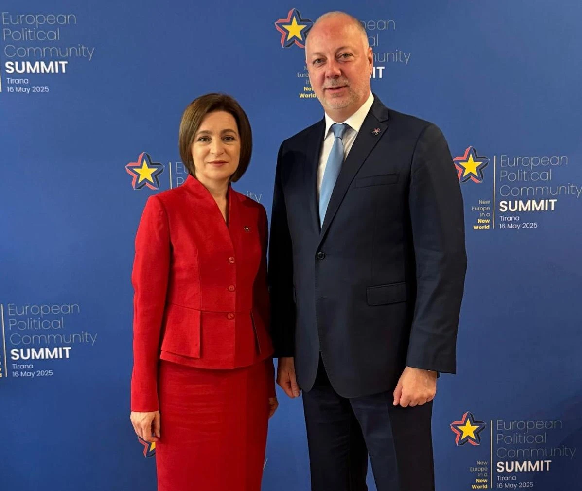 Премиерът разговаря с редица лидери, покани канцлер в България