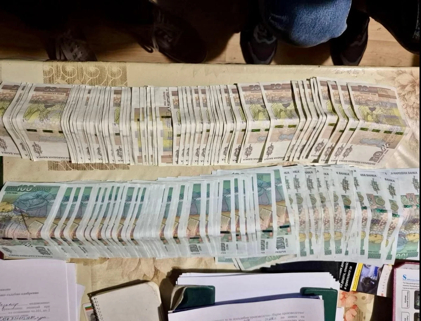 ГДБОП разби наркогрупа в Радомир – осем задържани, иззети наркотици и пари