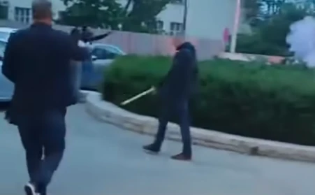 Хулигани нападнаха абитуриенти по време на бал, Видео показва атаката