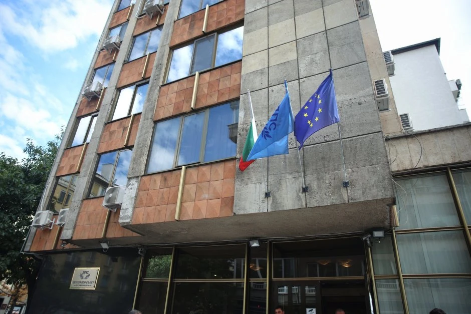 Областната управа започна процедура по освобождаване на централата на ДПС