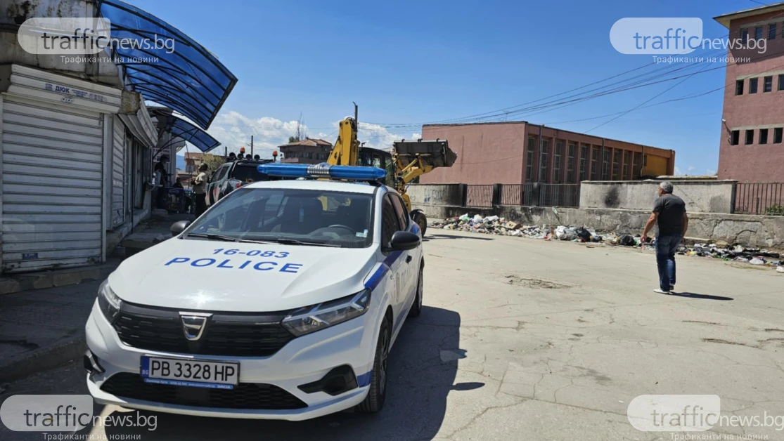 Багери влязоха в Столипиново, сринаха със земята 26 обекта 