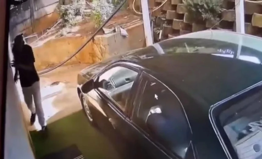 Крадец бе изненадан неприятно до къщата на жена Видео
