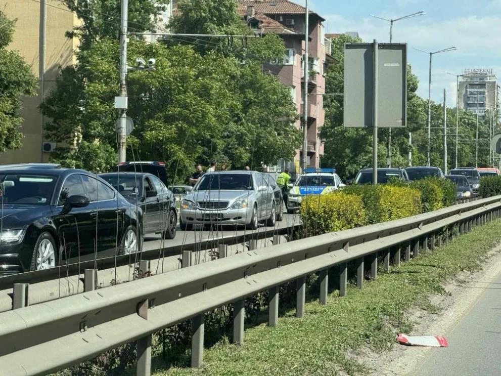 Верижна катастрофа до Орлов мост, "Цариградско шосе" e блокирано Снимки