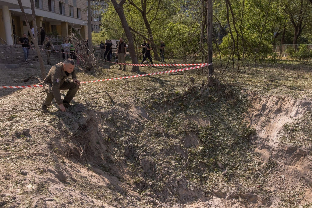 Русия удари с ракети полигон в Украйна, загинаха 6 войници
