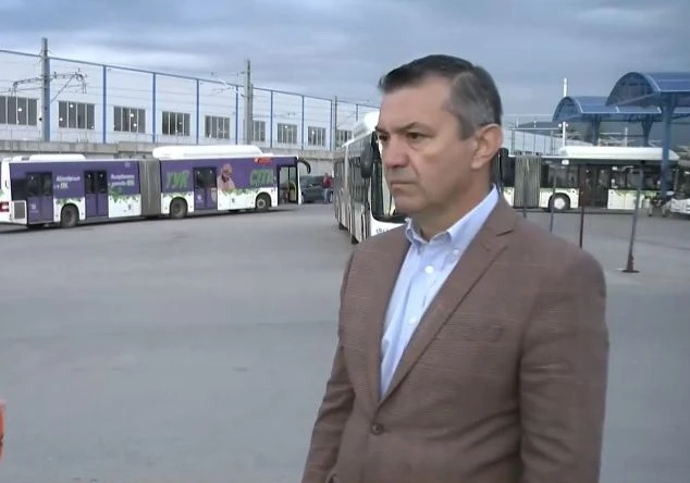 Шофьори в градския транспорт пушат докато карат - какво ще последва 