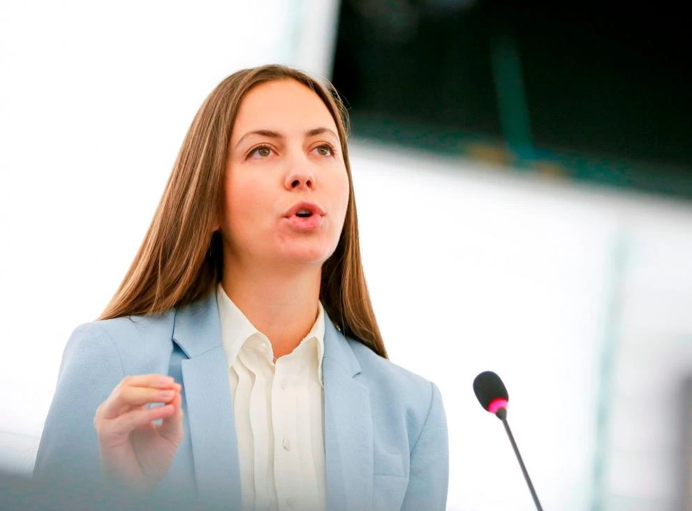 Родна и красива евродепутатка с ключова роля за влизането ни в еврозоната 