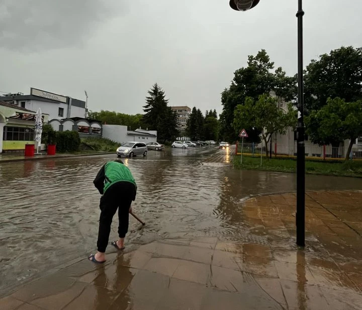 Свирепа стихия удари Разградско, всичко е под вода Видео, снимки