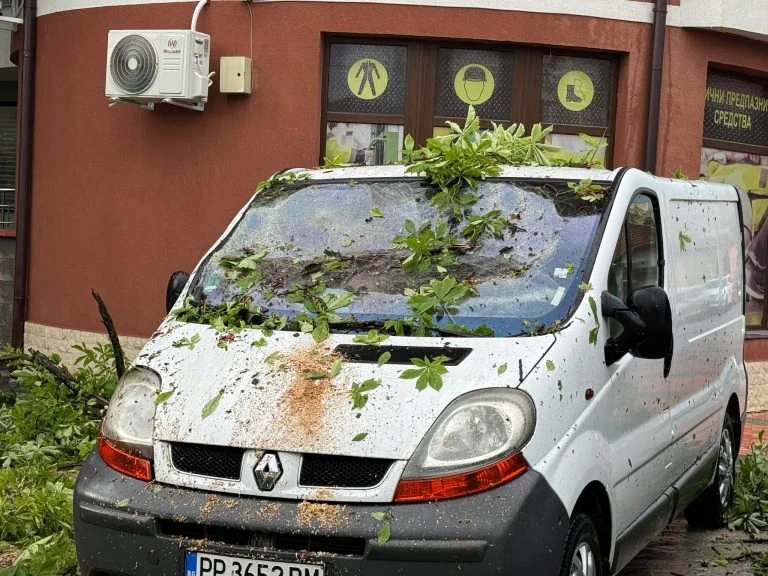 Свирепа стихия удари Разградско, всичко е под вода Видео, снимки