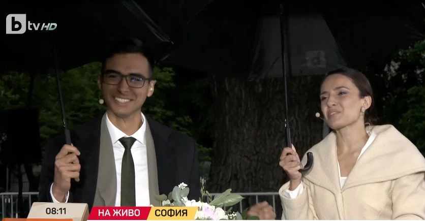 Дъжд, чадъри и импровизации: bTV влезе в историята с най-мокрия сутрешен блок навръх 24 май, снимки