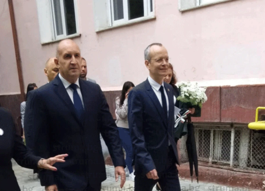 Румен Радев поведе шествие в Благоевград, а преди това...