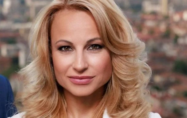 Край на мистерията: Ето защо гостите на крехката Цънцарова не смеят да й повишат тон Снимки